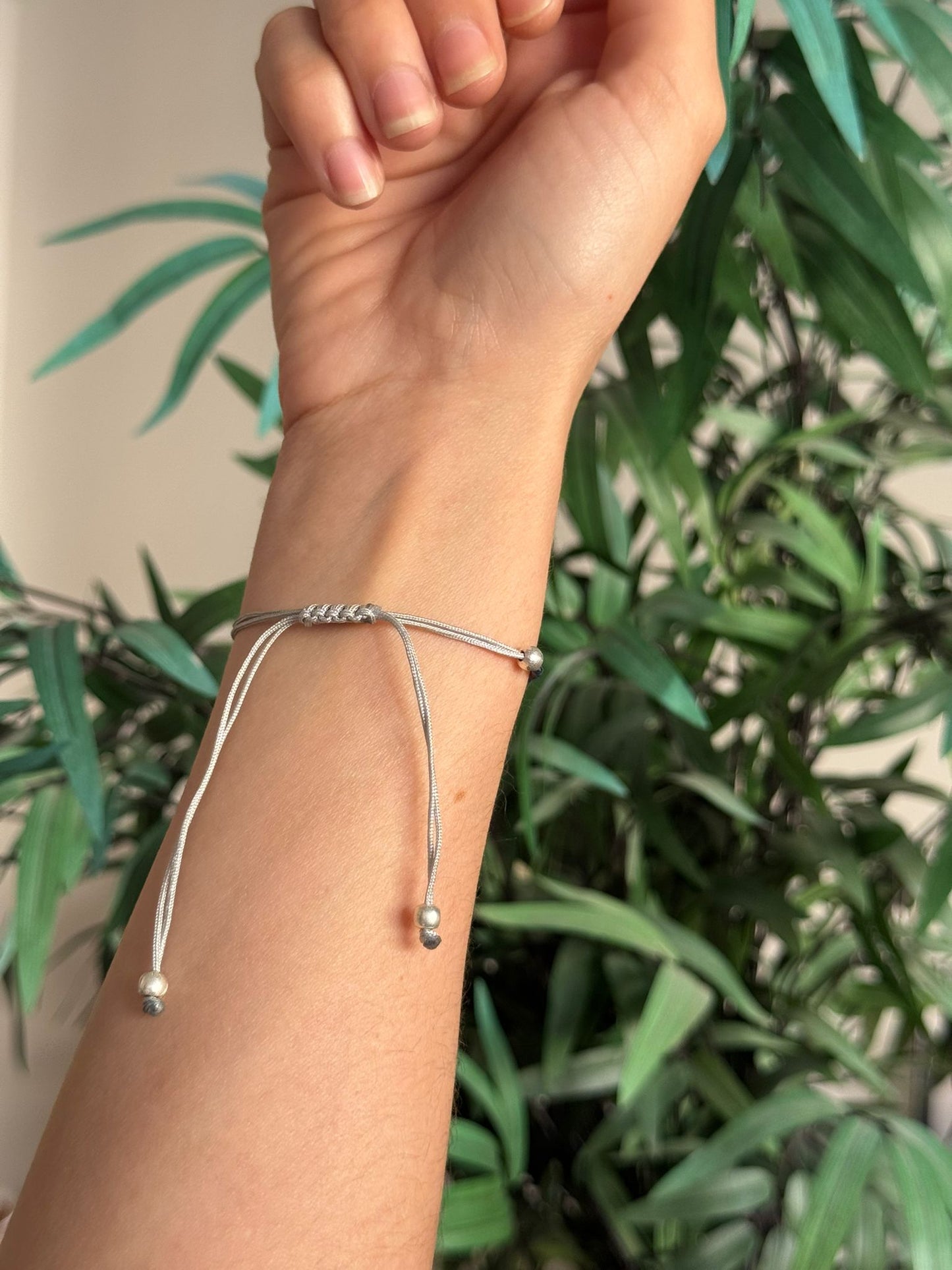Pulsera ajustable de zafiro facetado
