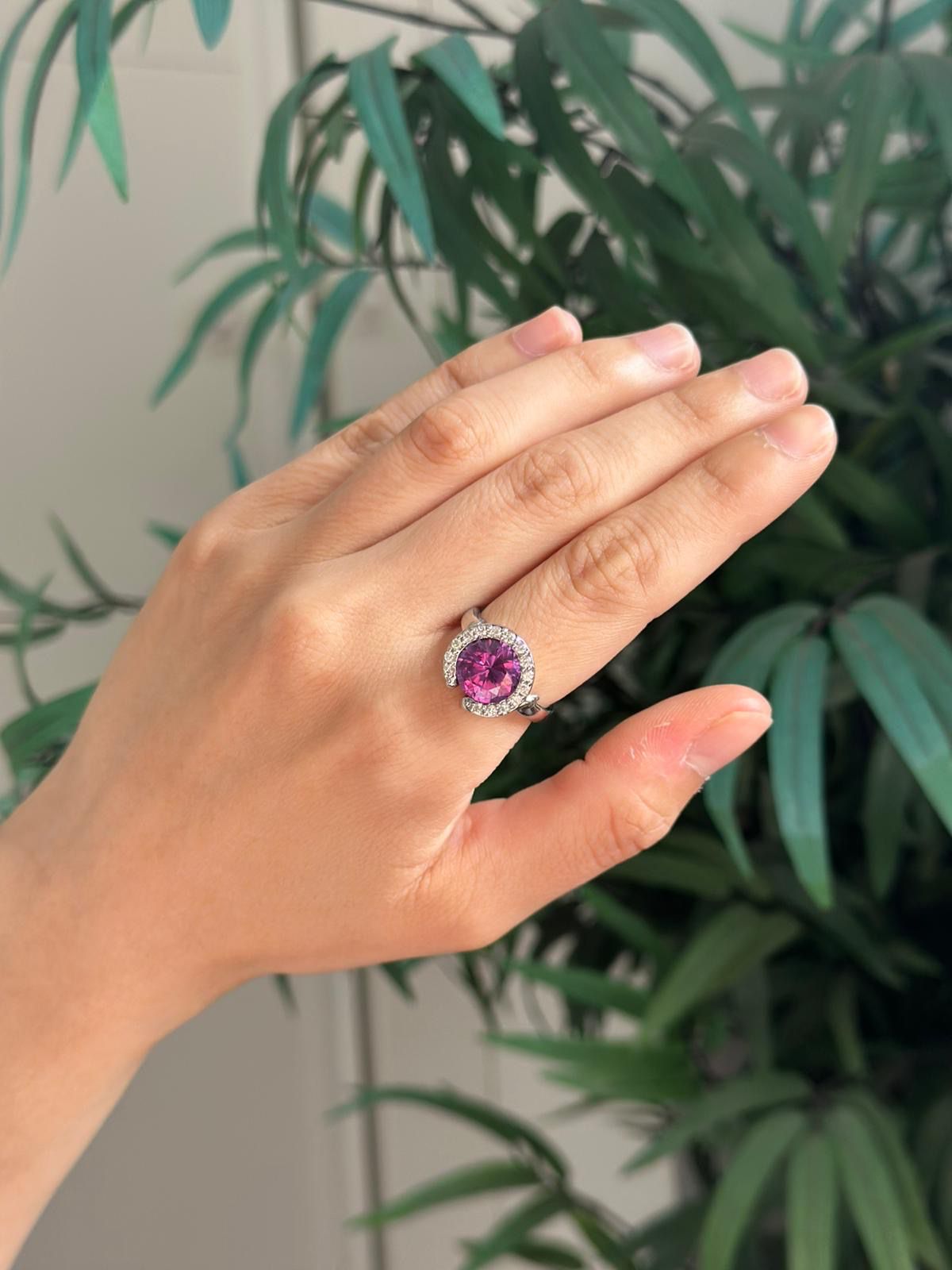 Anillo de plata con amatista y circonitas