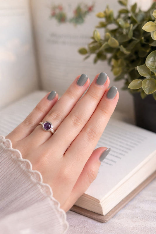 Anillo cabujón amatista plata 925.