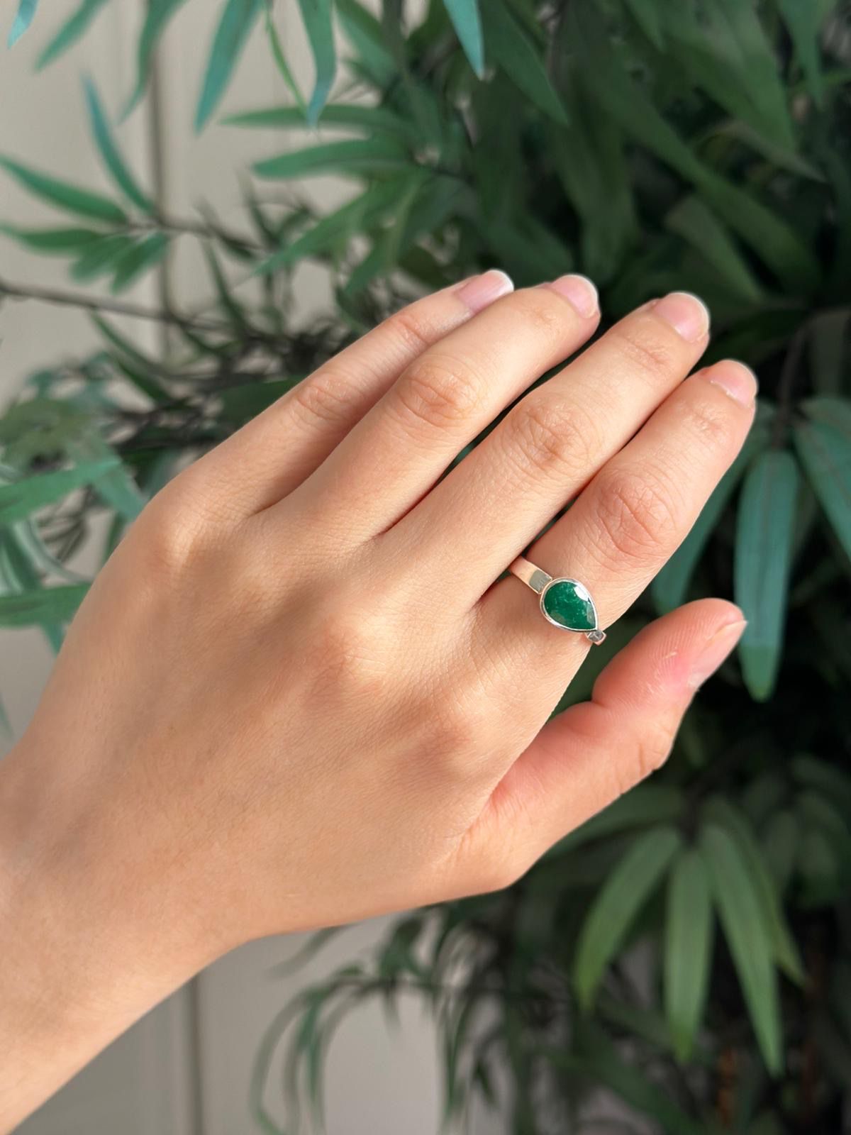 Anillo ajustable de esmeralda
