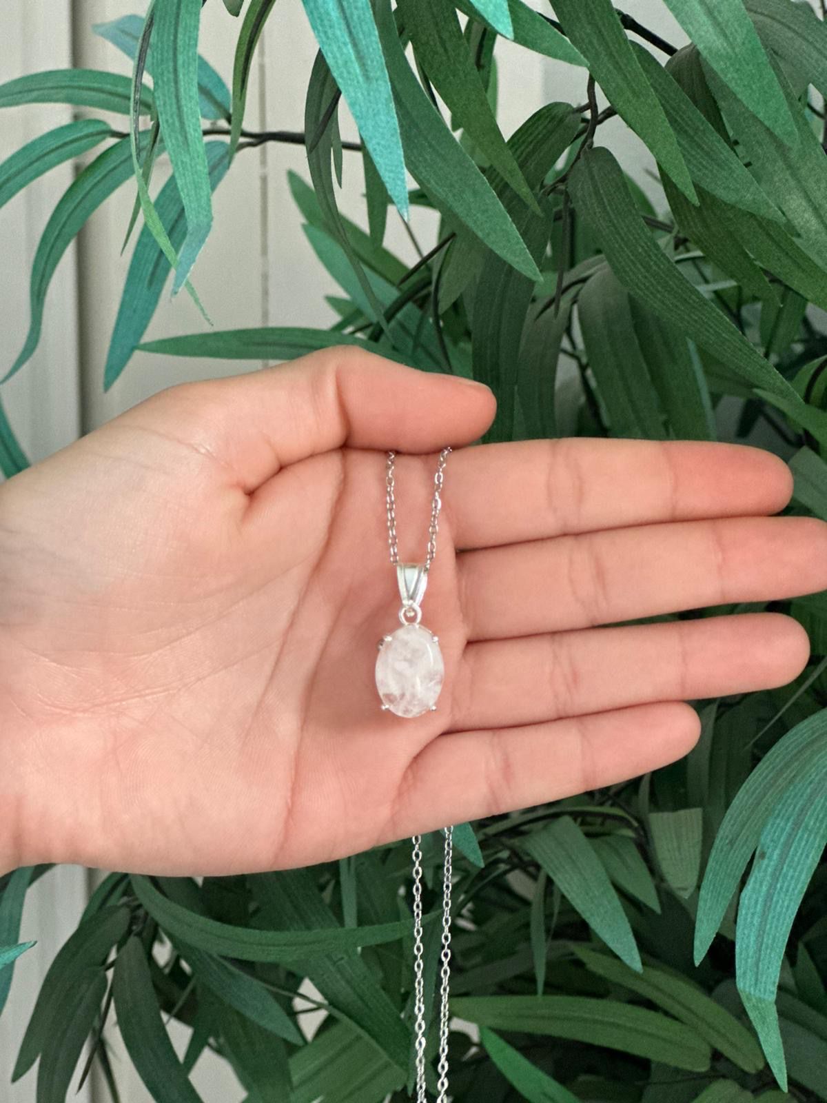 Colgante de plata con cuarzo blanco