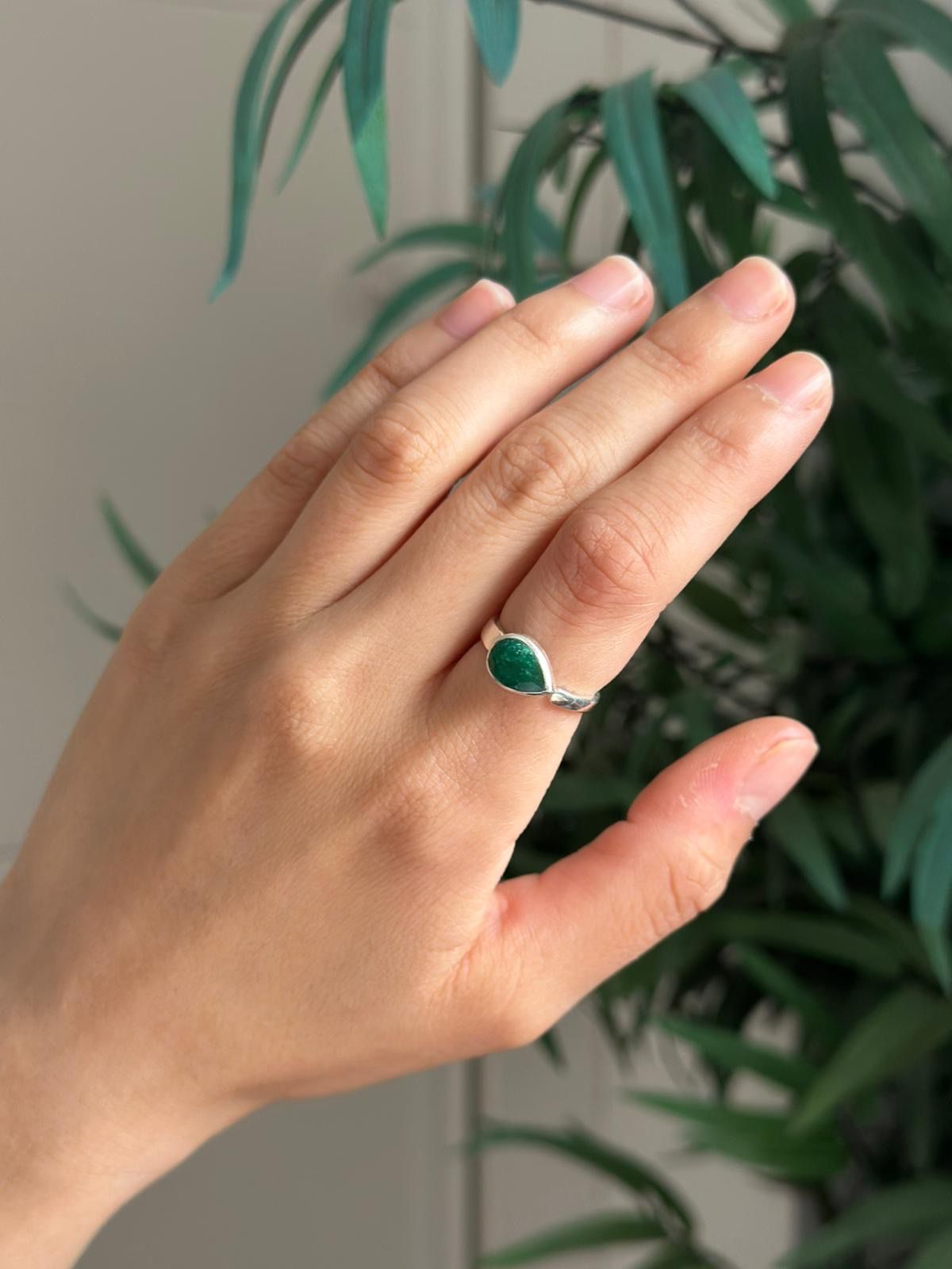 Anillo ajustable de esmeralda
