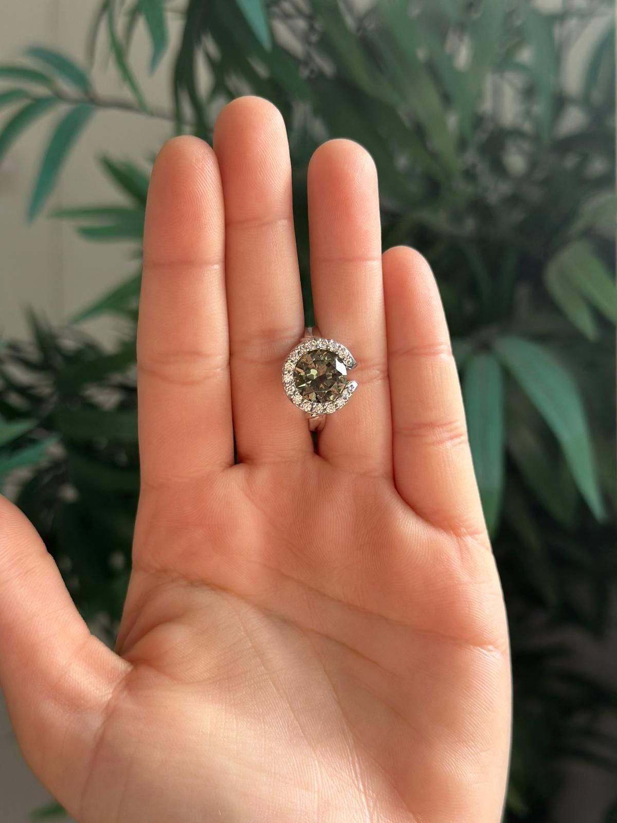 Anillo de plata con olivino peridoto y circonitas - talla 15