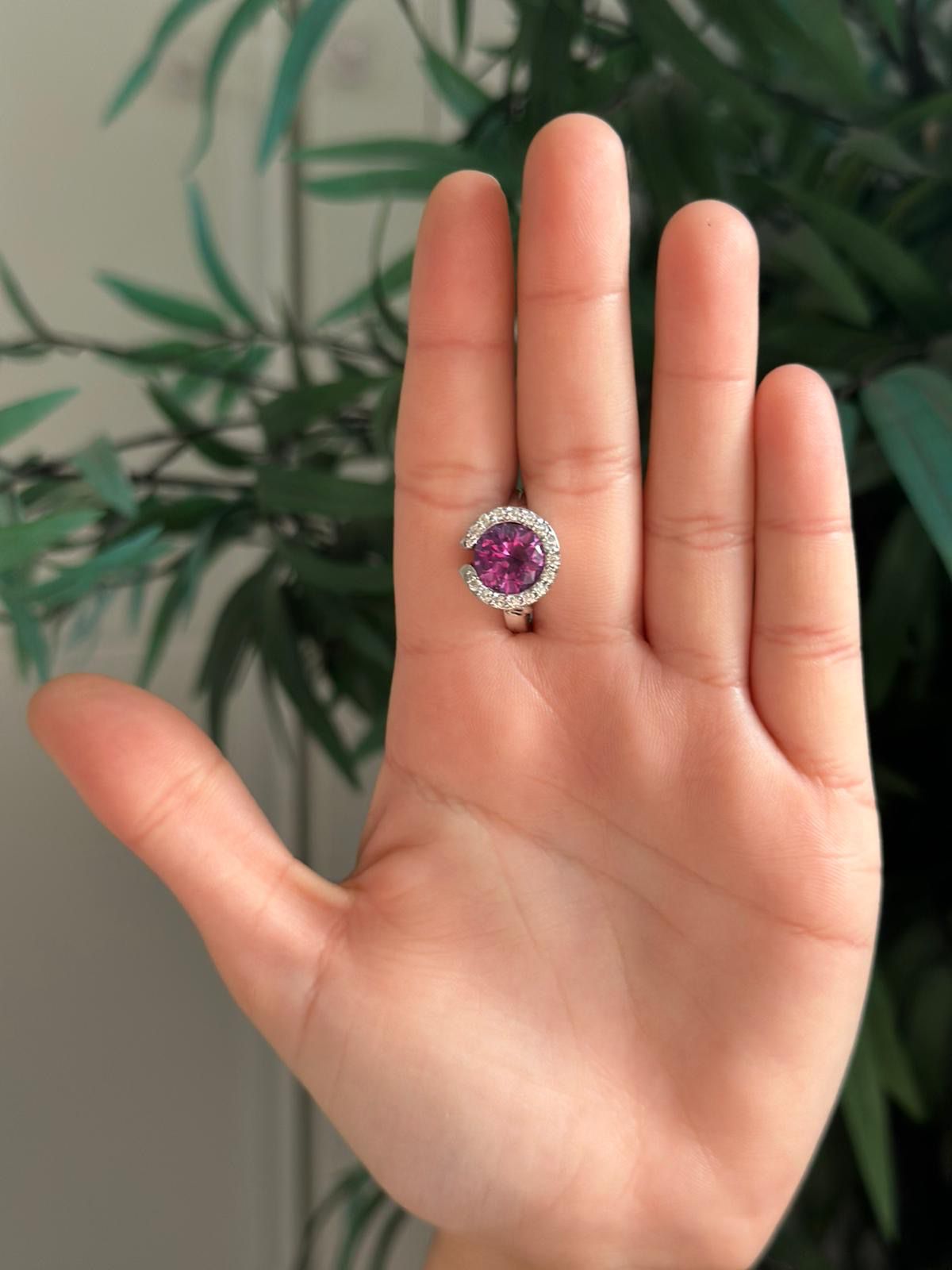 Anillo de plata con amatista y circonitas