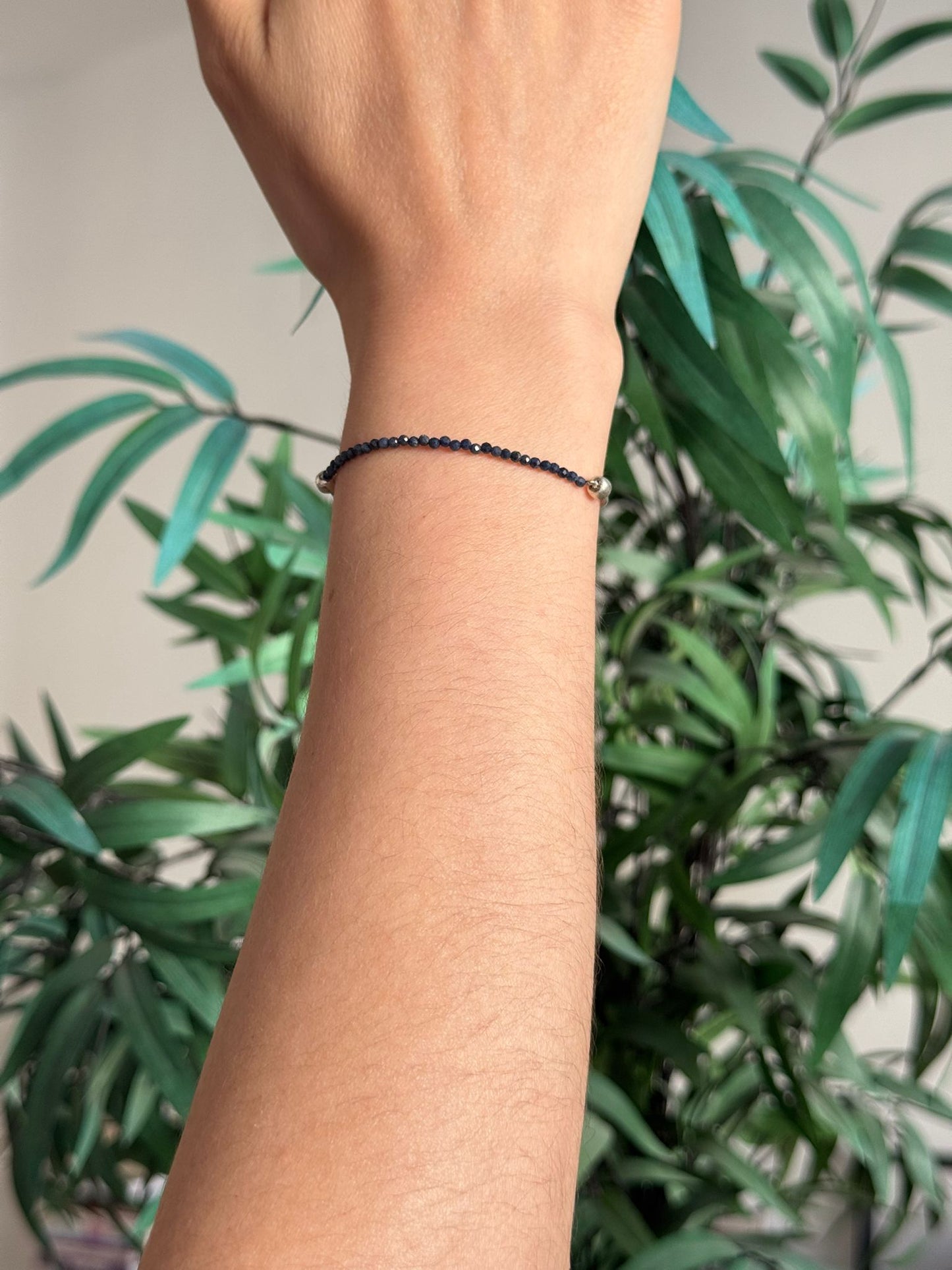 Pulsera ajustable de zafiro facetado